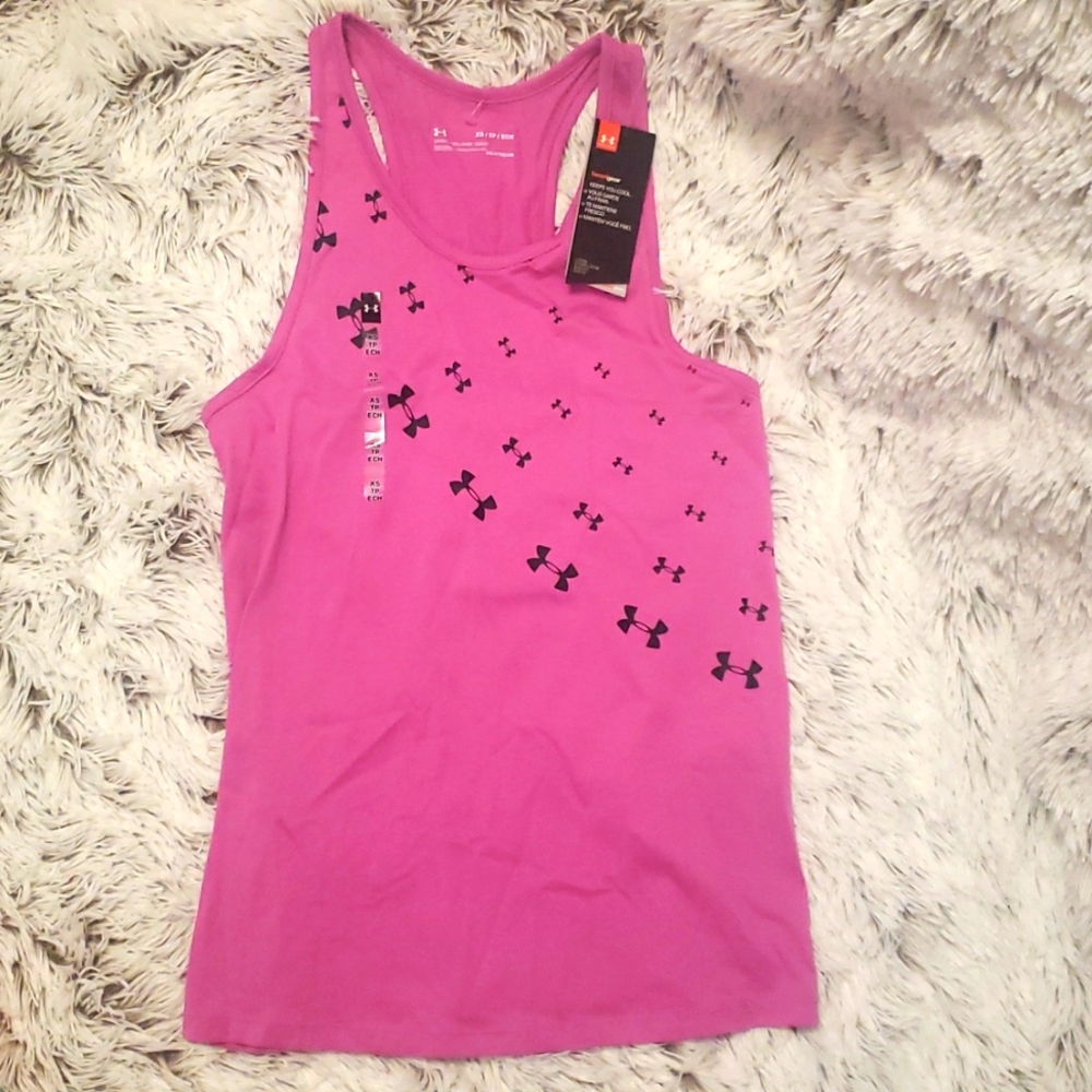 UNDER ARMOUR WOMENS ATHLETIC TOP - size XS - NWT!